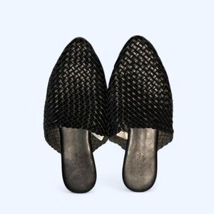 Black‎ almond toe woven mules size 7.5 by Universal Thread